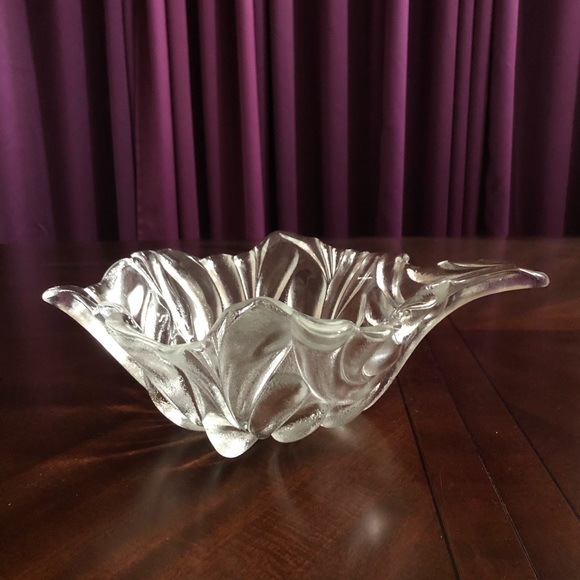 Clam Shaped Glass Bowl - Picture 2 of 5